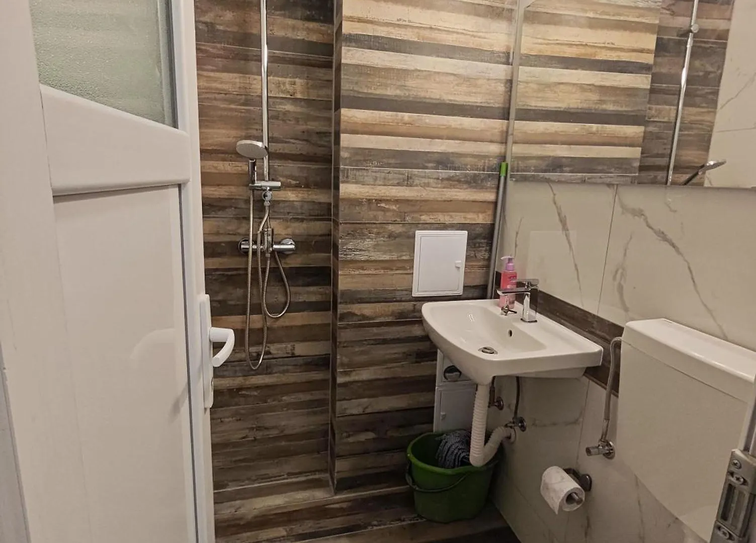 Mexonia Apartments Bükreş 0*,